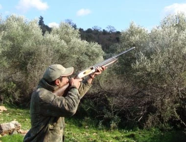 Κέρκυρα: 37χρονος άνδρας αποπειράθηκε να αυτοκτονήσει - Κυνηγοί του έσωσαν τη ζωή